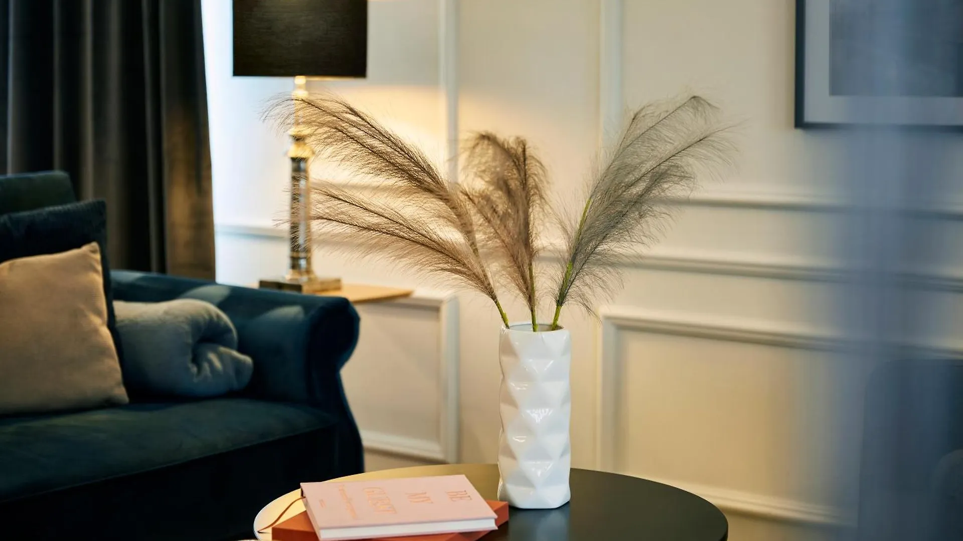 R B Apartment: Airport-Adjacent Hamburg Haven for Families and Professionals Germany